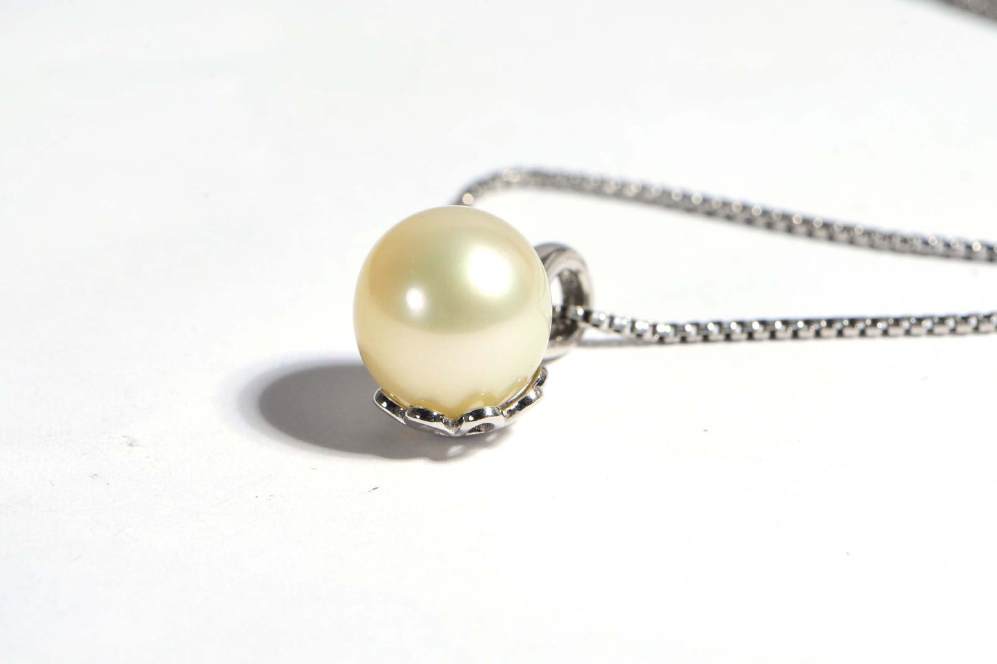 Australia South Sea Cream Cultured Pearl 11 mm round Sterling Silver Pendant Pearl
