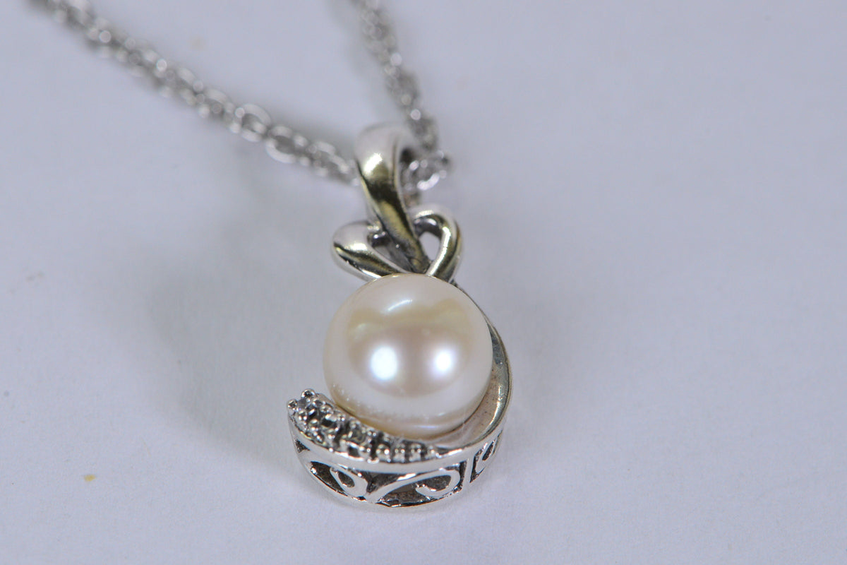 Freshwater Pearl Pendant Necklace: 14K White Gold Vermeil, Simulated Diamond Accent