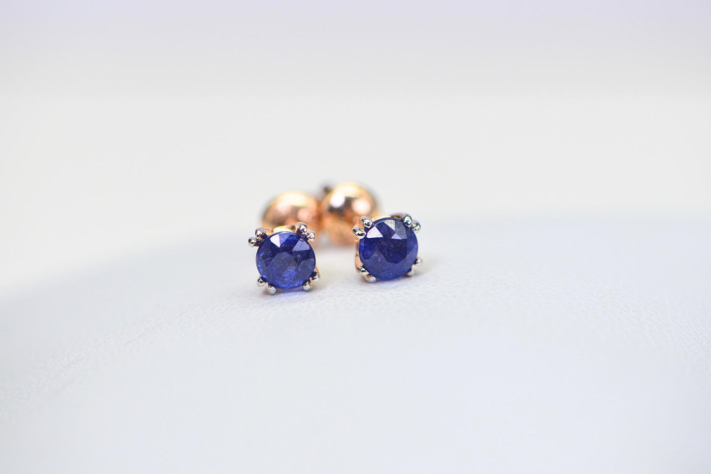 Natural Sapphire Royal Blue 585K Solid Gold Stud Screw Back Earrings Gemstone
