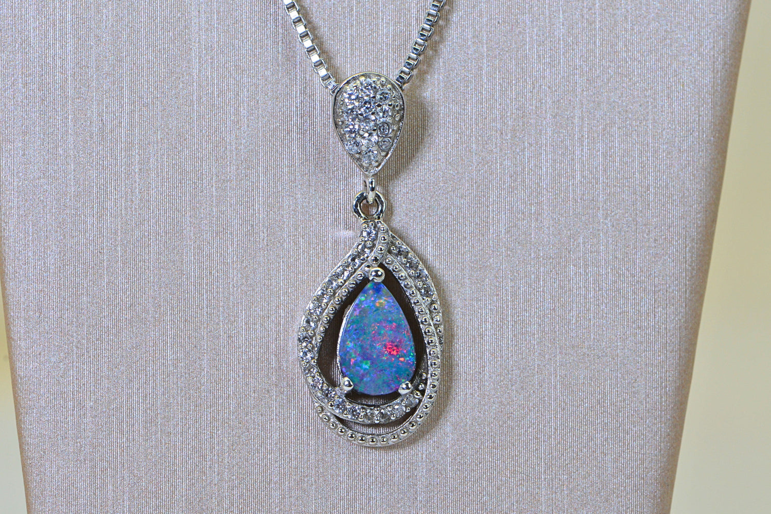 Pendants, Charms