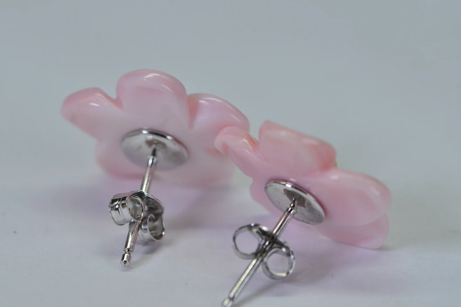 Queen Conch Flower Stud Earrings, Pink Shell Flower Earrings, Freshwater Pearl Studs, Carved Floral Earrings, Beach Jewelry Gift for Her
