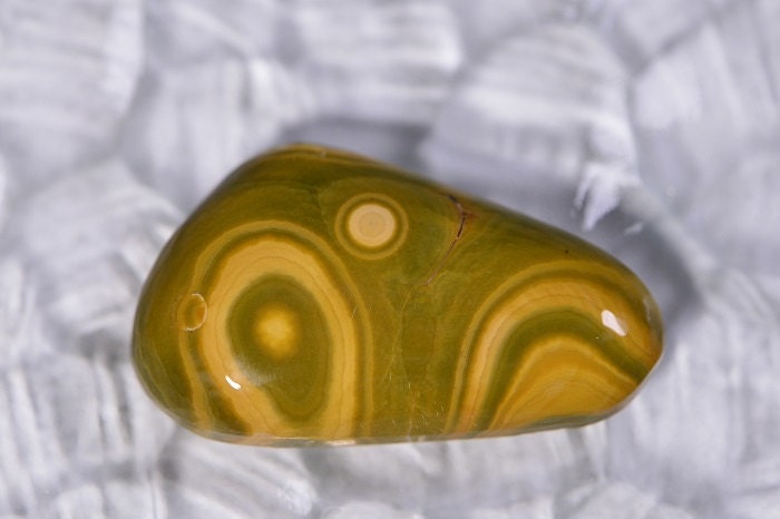 Kambamby Ocean Jasper Cabochon: Teardrop Gemstone (30.3x18x5.6mm)
