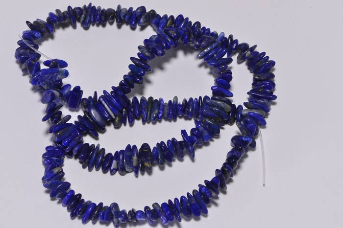 Natural Lapis Lazuli Chip Strand: Royal Blue Gemstone, 15.5 Inch