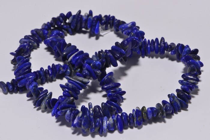 Natural Lapis Lazuli Chip Strand: Royal Blue Gemstone, 15.5 Inch