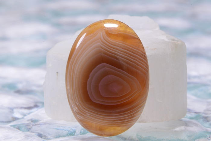 Banded Botswana Agate Cabochon: Honey Brown Oval Gemstone