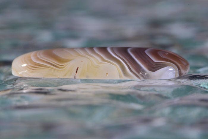 Banded Botswana Agate Cabochon: Oval Gemstone (28x17x4.2mm)