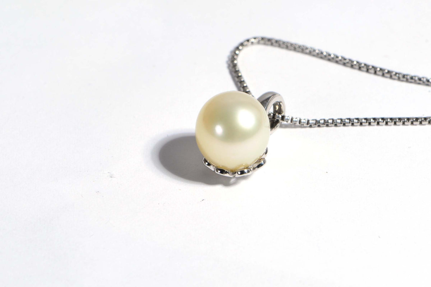 Australia South Sea Cream Cultured Pearl 11 mm round Sterling Silver Pendant Pearl