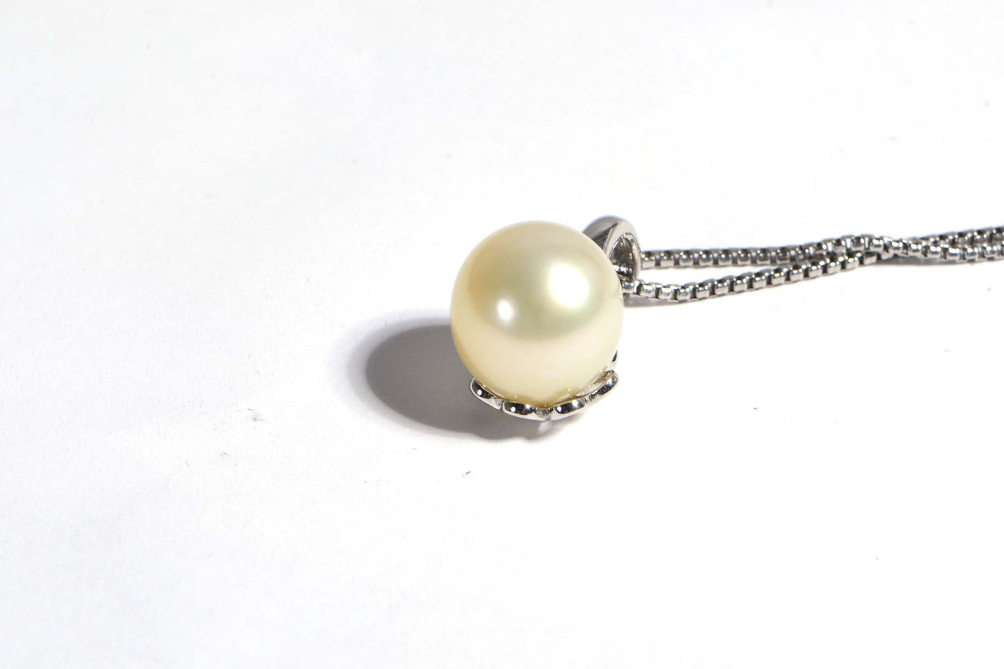 Australia South Sea Cream Cultured Pearl 11 mm round Sterling Silver Pendant Pearl