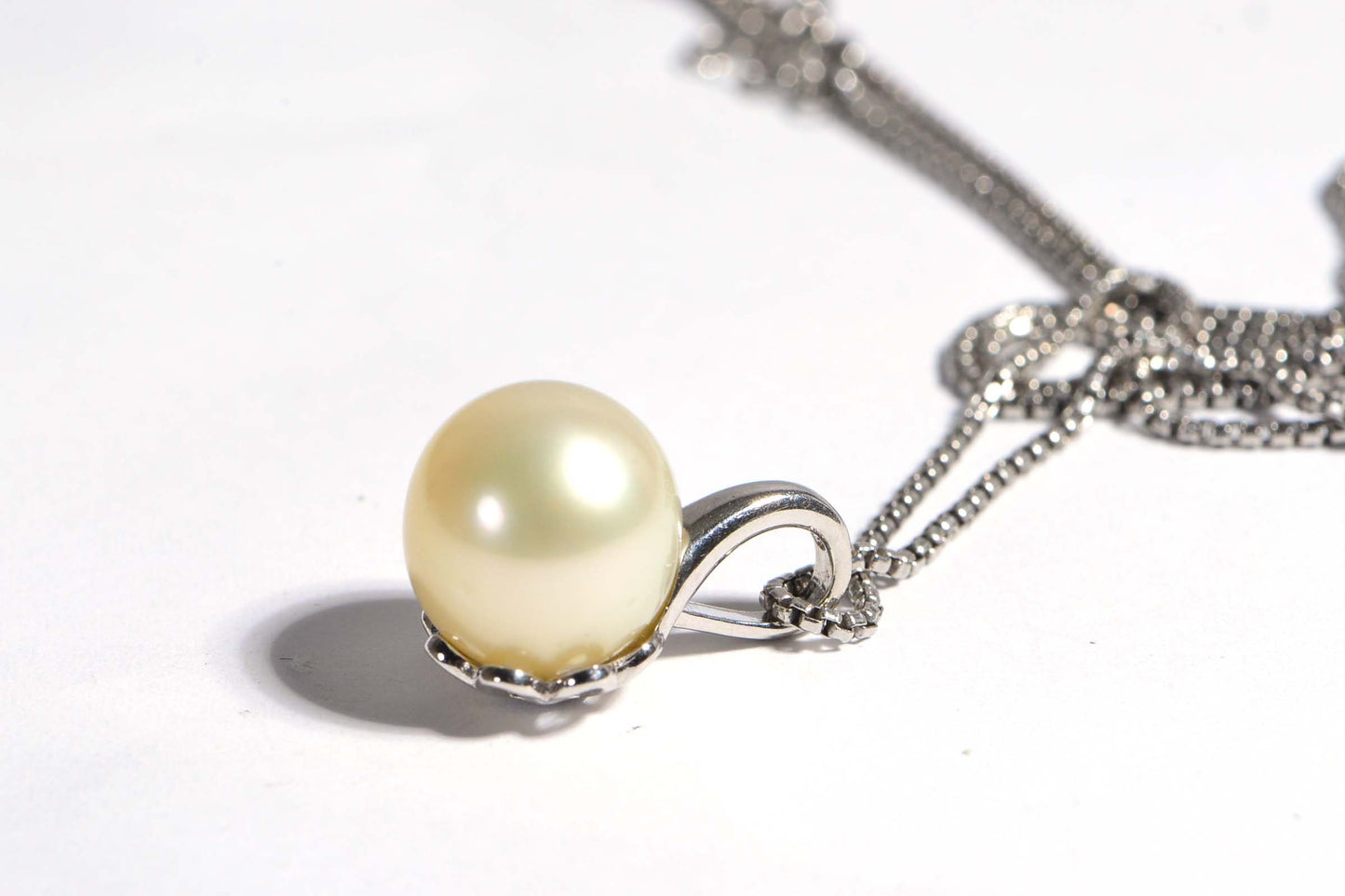 Australia South Sea Cream Cultured Pearl 11 mm round Sterling Silver Pendant Pearl