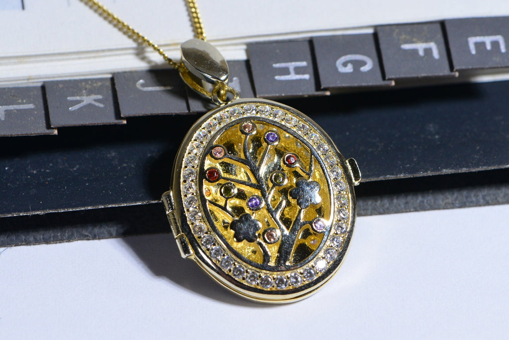 Vintage 14K Yellow Gold Vermeil Multi Stone Locket Pendant Necklace
