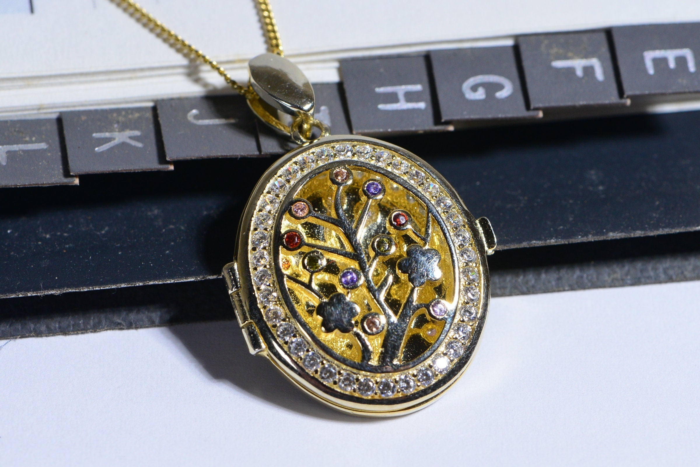 Vintage 14K Yellow Gold Vermeil Multi Stone Locket Pendant Necklace