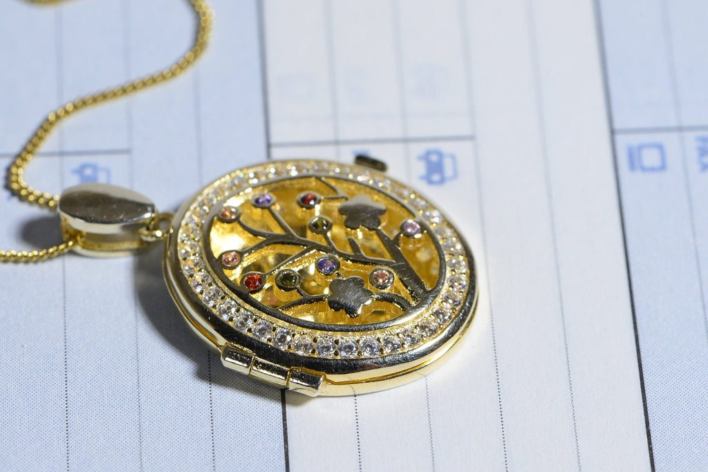 Vintage 14K Yellow Gold Vermeil Multi Stone Locket Pendant Necklace