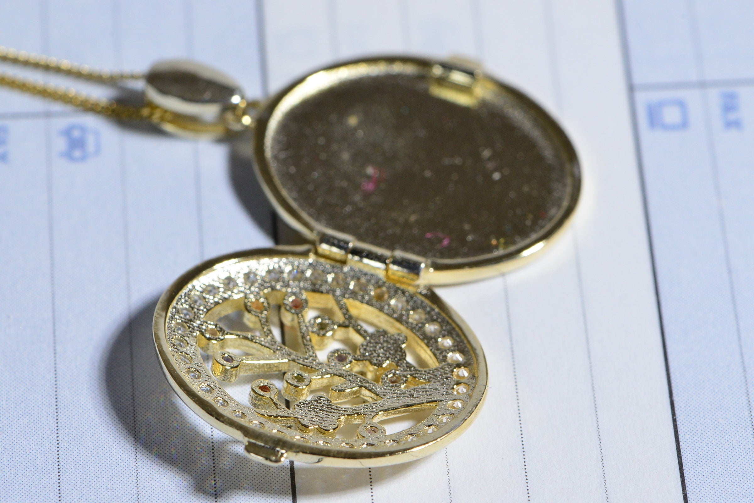 Vintage 14K Yellow Gold Vermeil Multi Stone Locket Pendant Necklace
