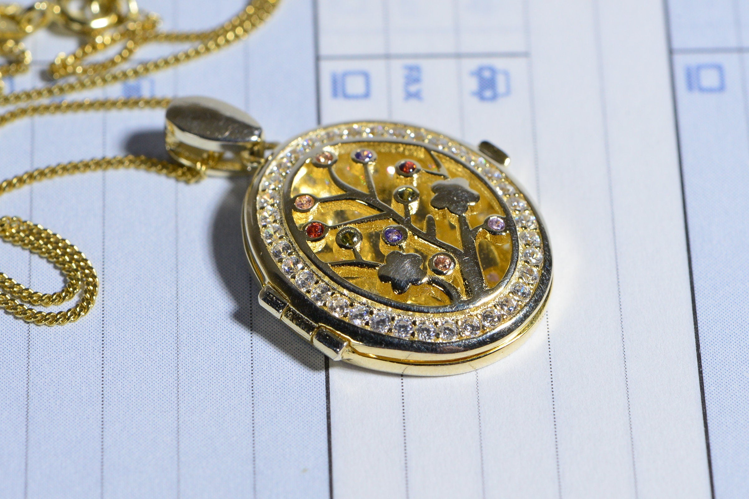 Vintage 14K Yellow Gold Vermeil Multi Stone Locket Pendant Necklace