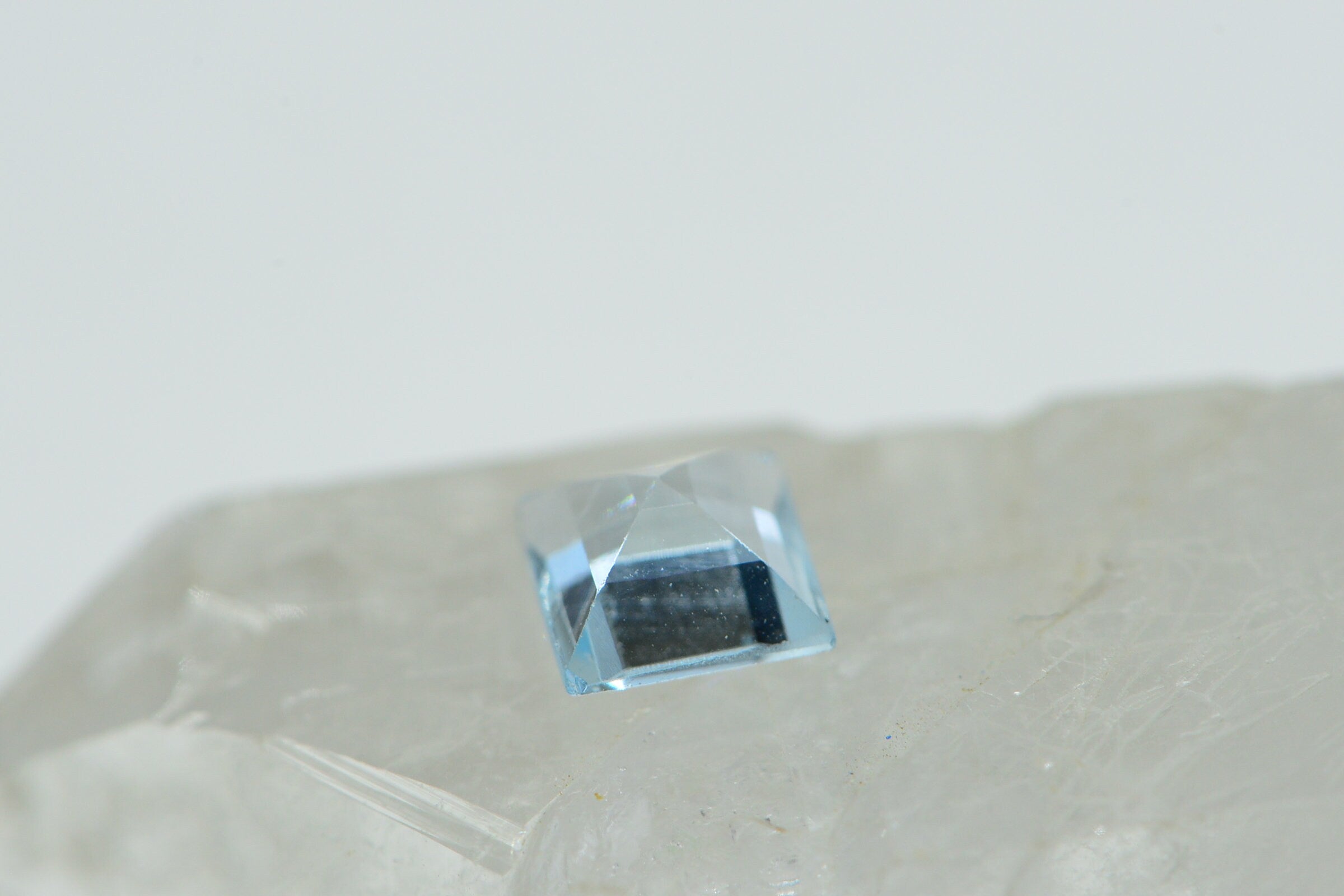 5mm Princess Cut Natural Blue Topaz Cabochon: AAA Quality