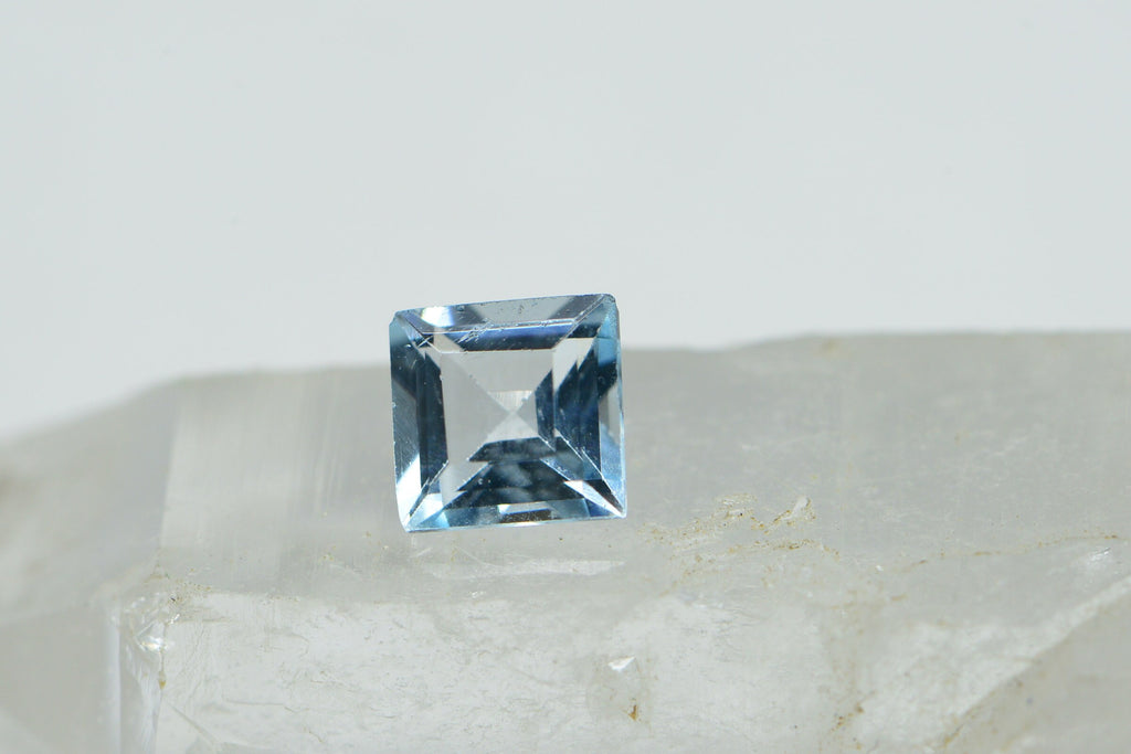 5mm Princess Cut Natural Blue Topaz Cabochon: AAA Quality