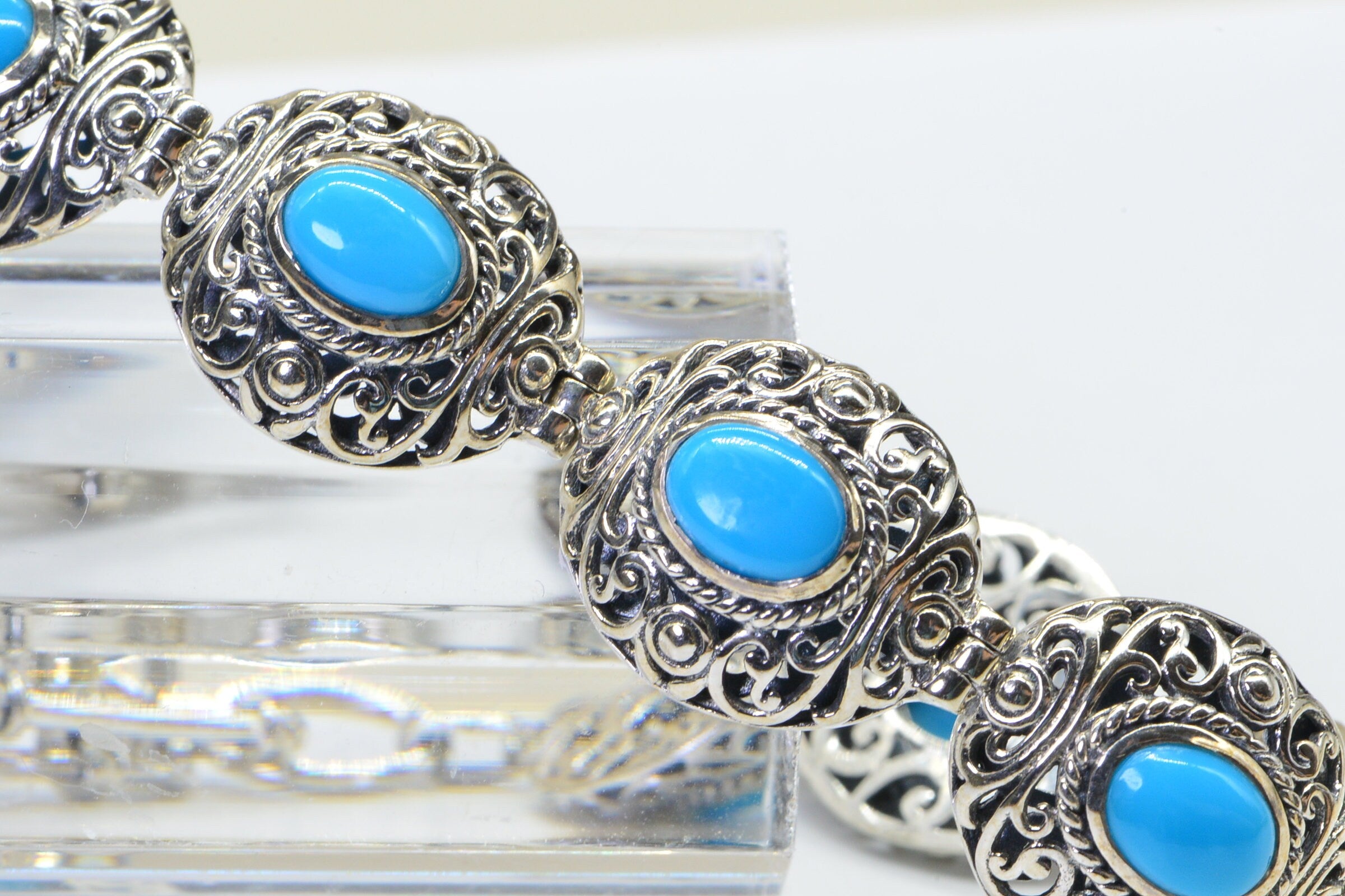 Arizona Sleeping Beauty Turquoise Bracelet: Platinum Over Sterling Silver, Filigree Bezel