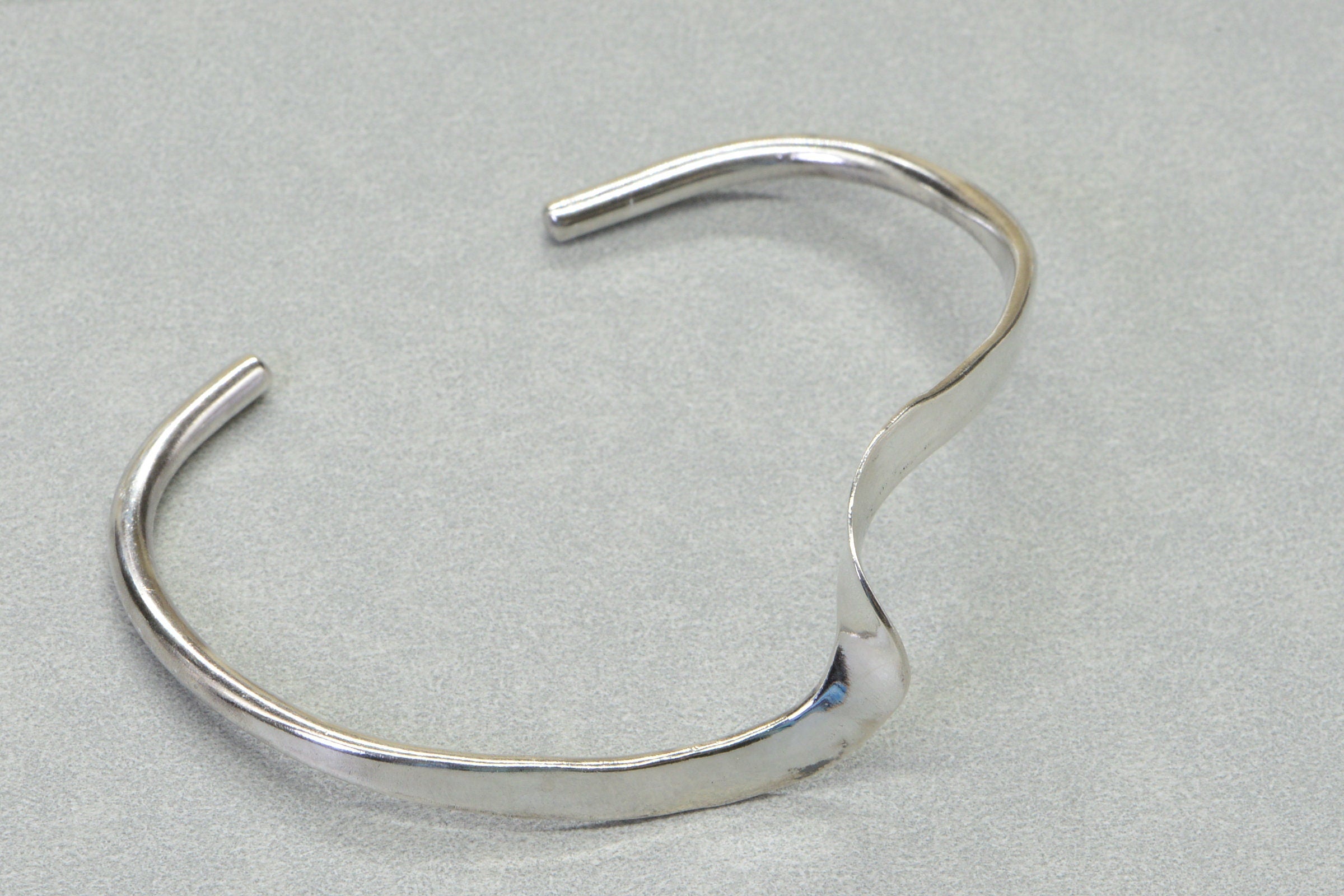 Vintage  Sterling Silver Hammed Solid Silver Mexico TC57 Bangle Cuff Bracelet