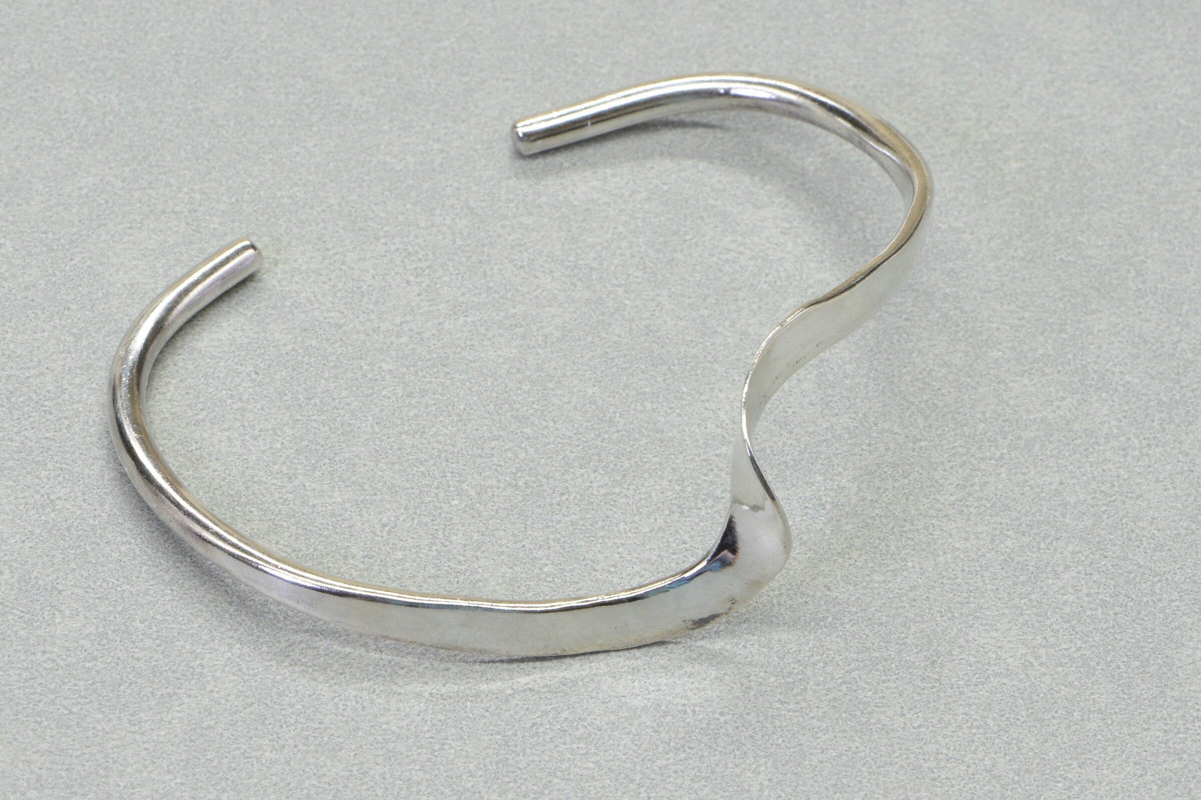 Vintage  Sterling Silver Hammed Solid Silver Mexico TC57 Bangle Cuff Bracelet