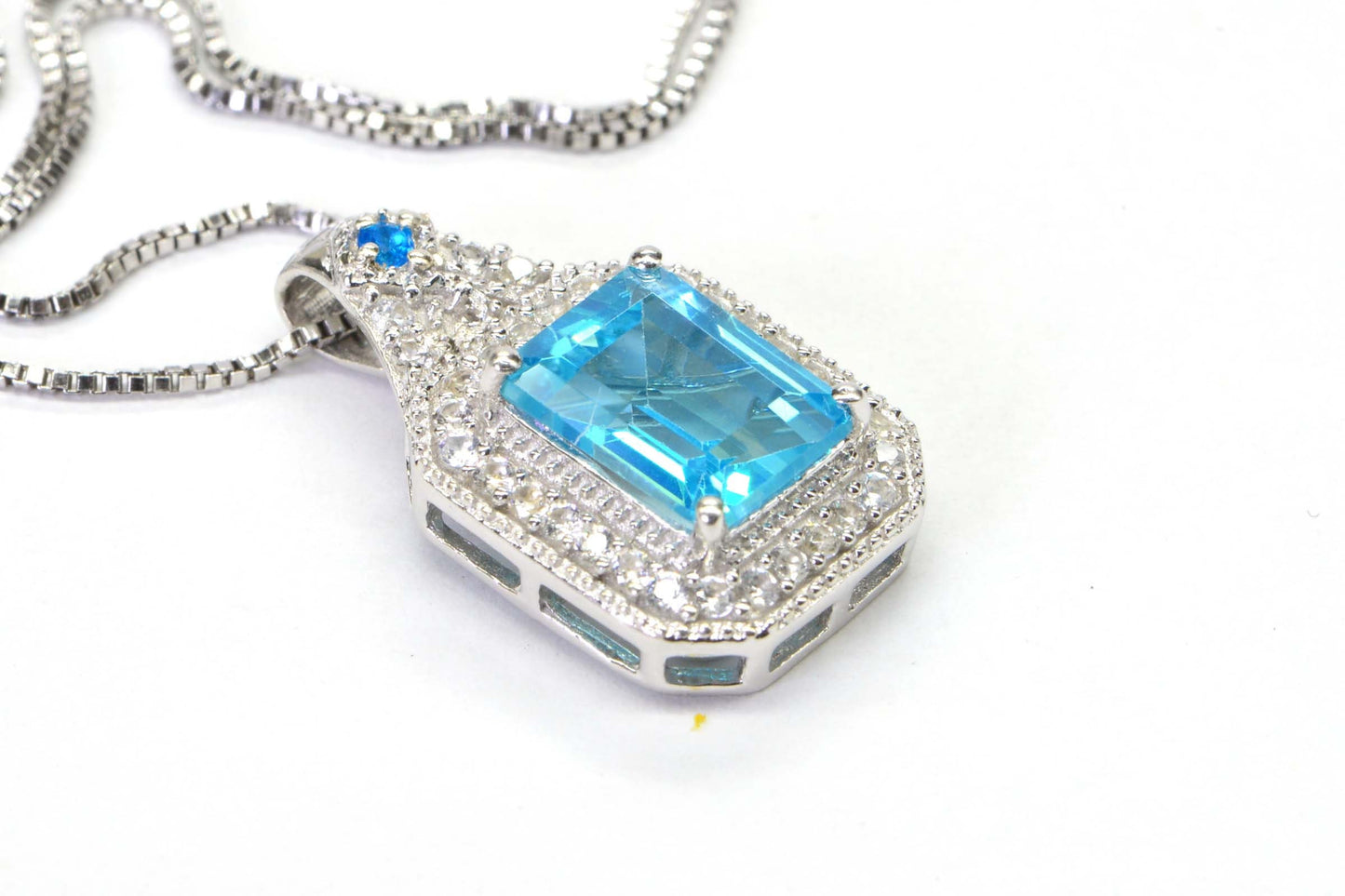 Emerald Cut Blue Topaz Sterling Silver Halo Pendant Necklace (18 inch)
