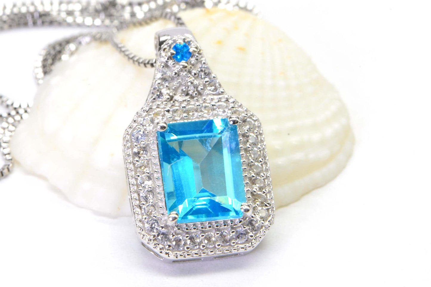 Emerald Cut Blue Topaz Sterling Silver Halo Pendant Necklace (18 inch)