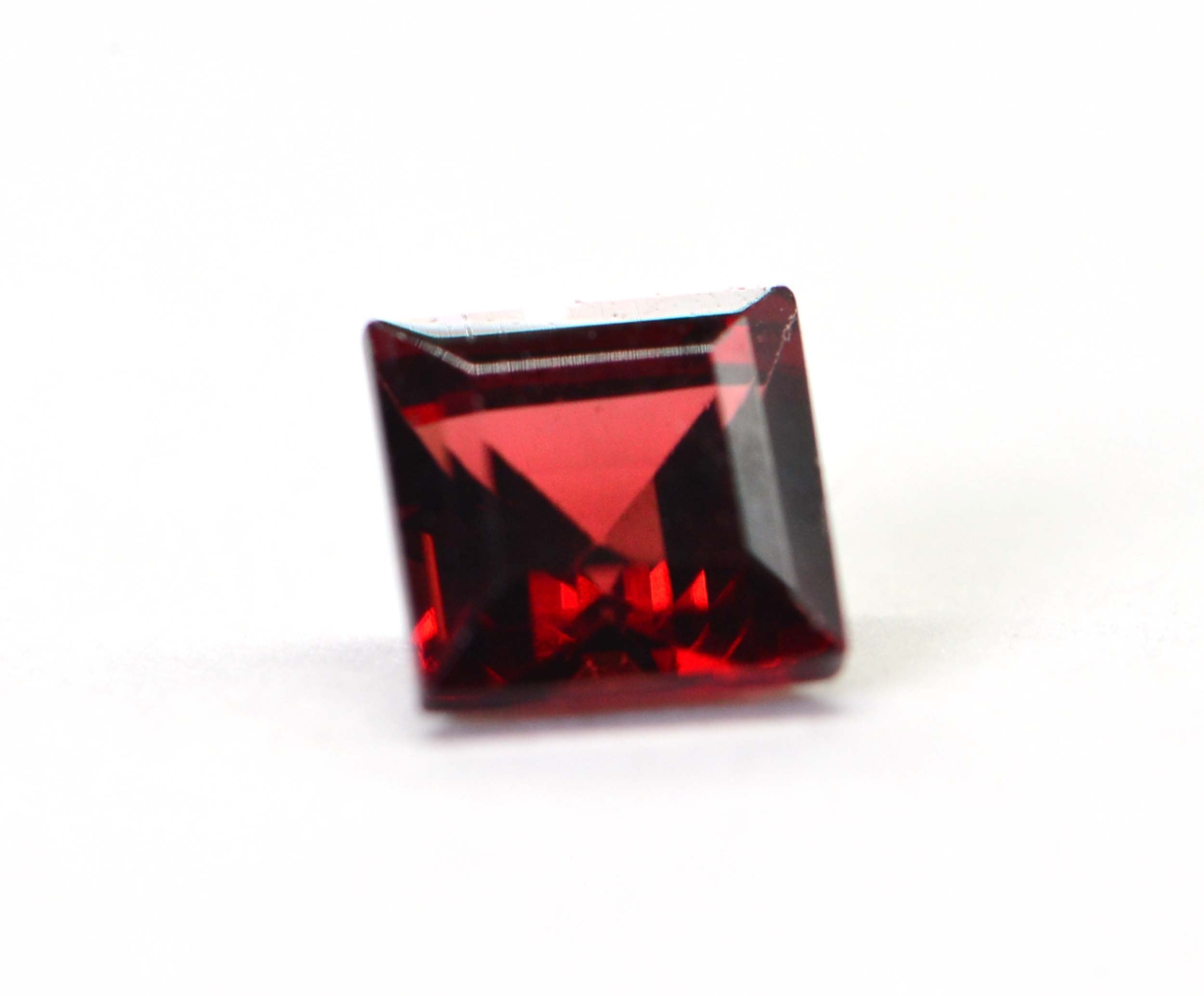 Natural Garnet Princes Diamond Cut 5 mm Facet Cabochon Pointed Back