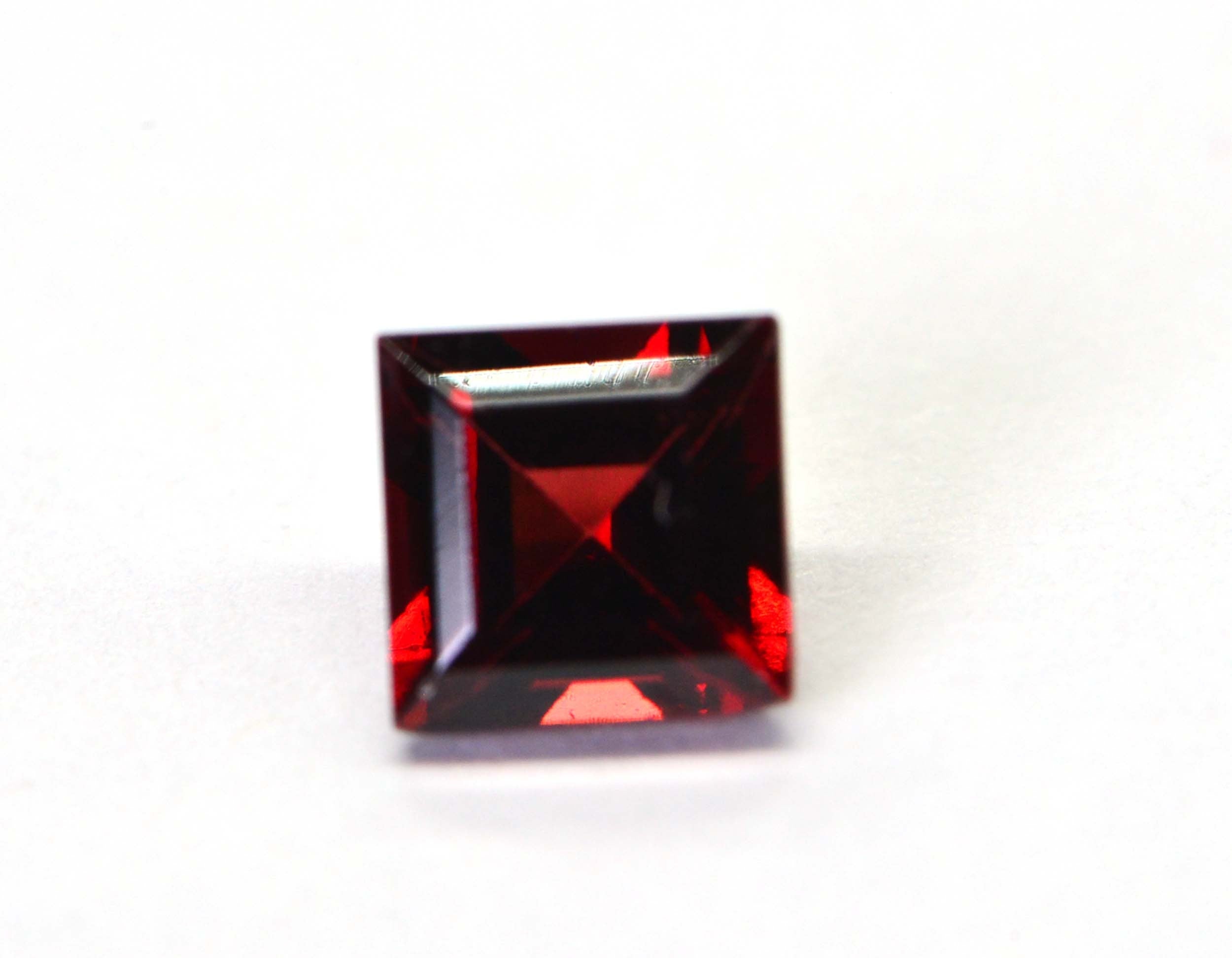 Natural Garnet Princes Diamond Cut 5 mm Facet Cabochon Pointed Back
