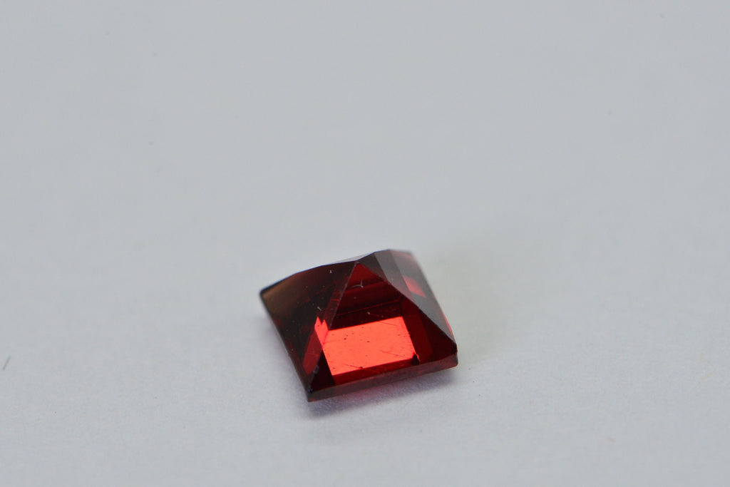 Natural Garnet Princes Diamond Cut 5 mm Facet Cabochon Pointed Back