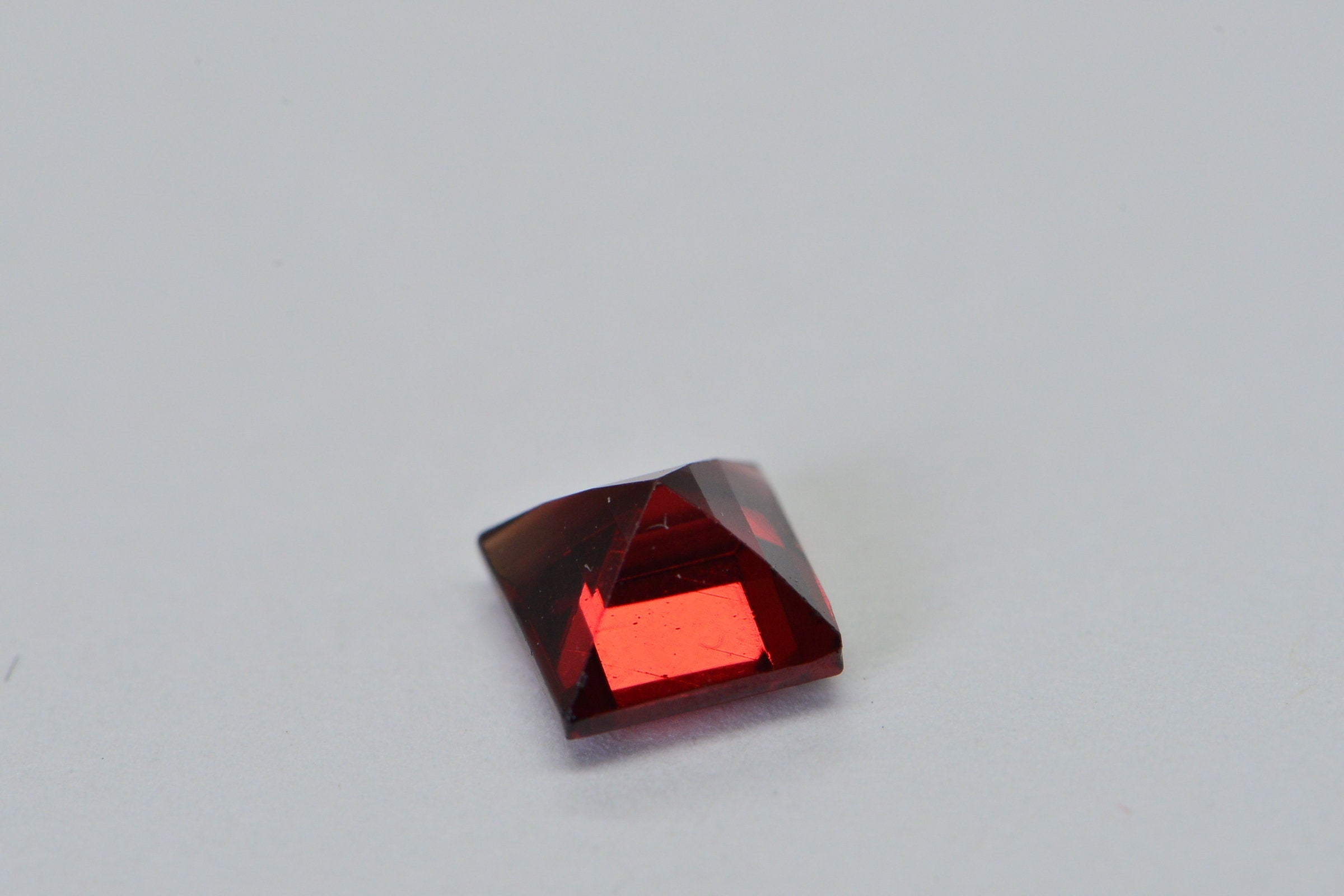 Natural Garnet Princes Diamond Cut 5 mm Facet Cabochon Pointed Back