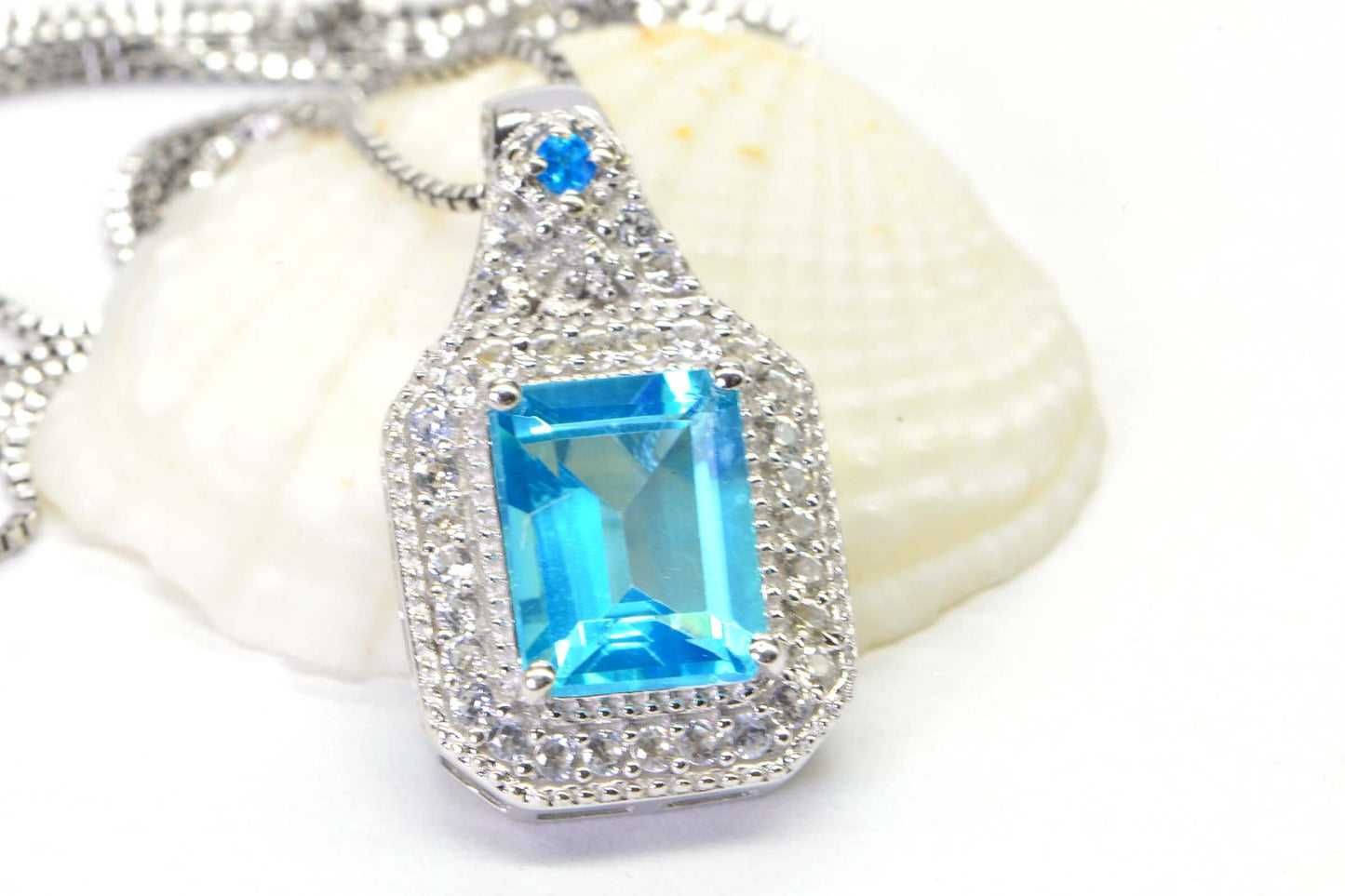 Emerald Cut Blue Topaz Sterling Silver Halo Pendant Necklace (18 inch)