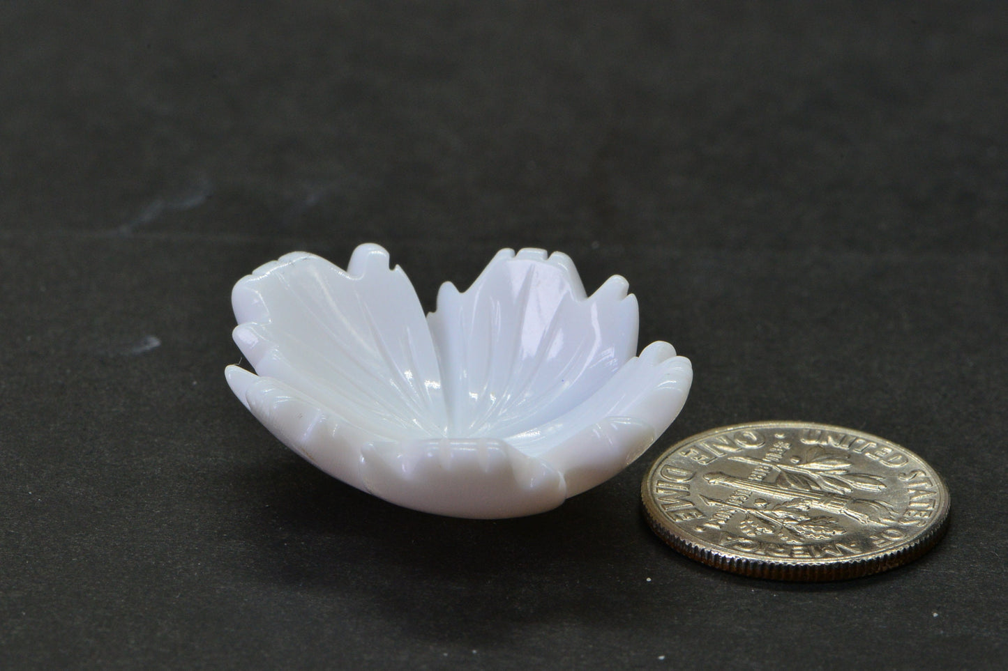 30mm Queen conch Pink shell Carved Large Flower Lily   Single Pendant  Gemstone Beads
