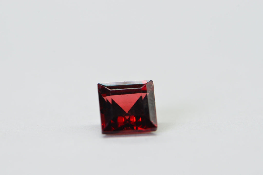 Natural Garnet Princes Diamond Cut 5 mm Facet Cabochon Pointed Back