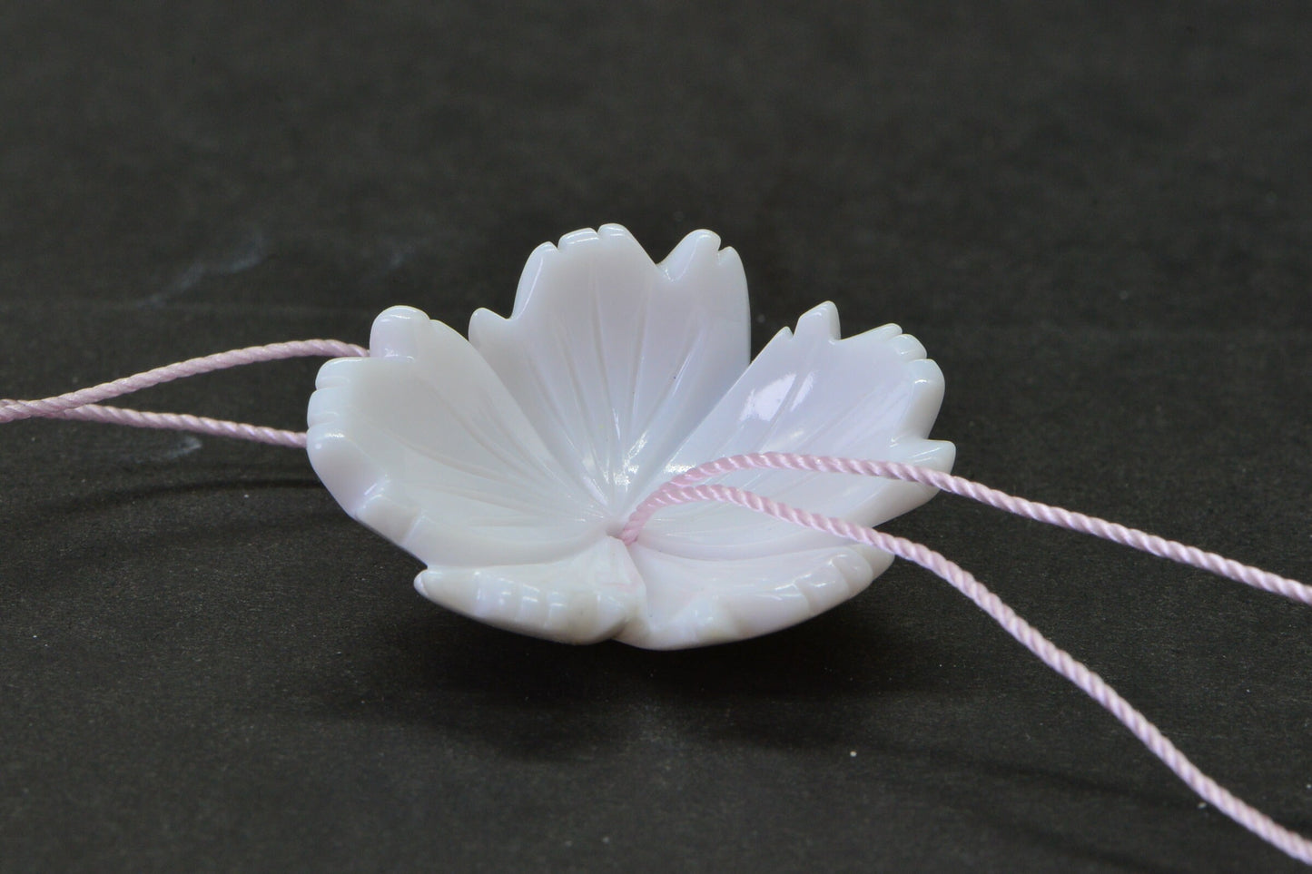 30mm Queen conch Pink shell Carved Large Flower Lily   Single Pendant  Gemstone Beads