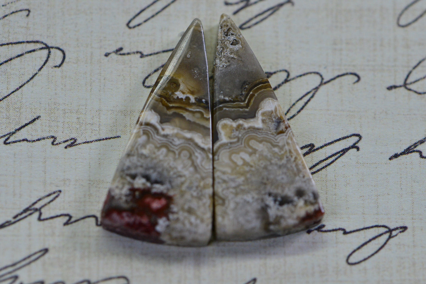 Crazy Lace Agate Cabs: Triangle Gemstone Cabochons, 13.95ct (24x11x3.6mm)