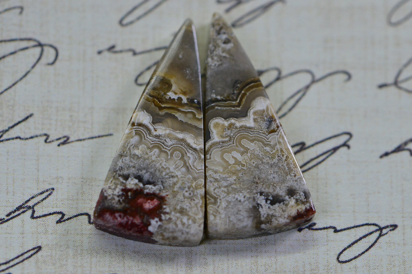 Crazy Lace Agate Cabs: Triangle Gemstone Cabochons, 13.95ct (24x11x3.6mm)