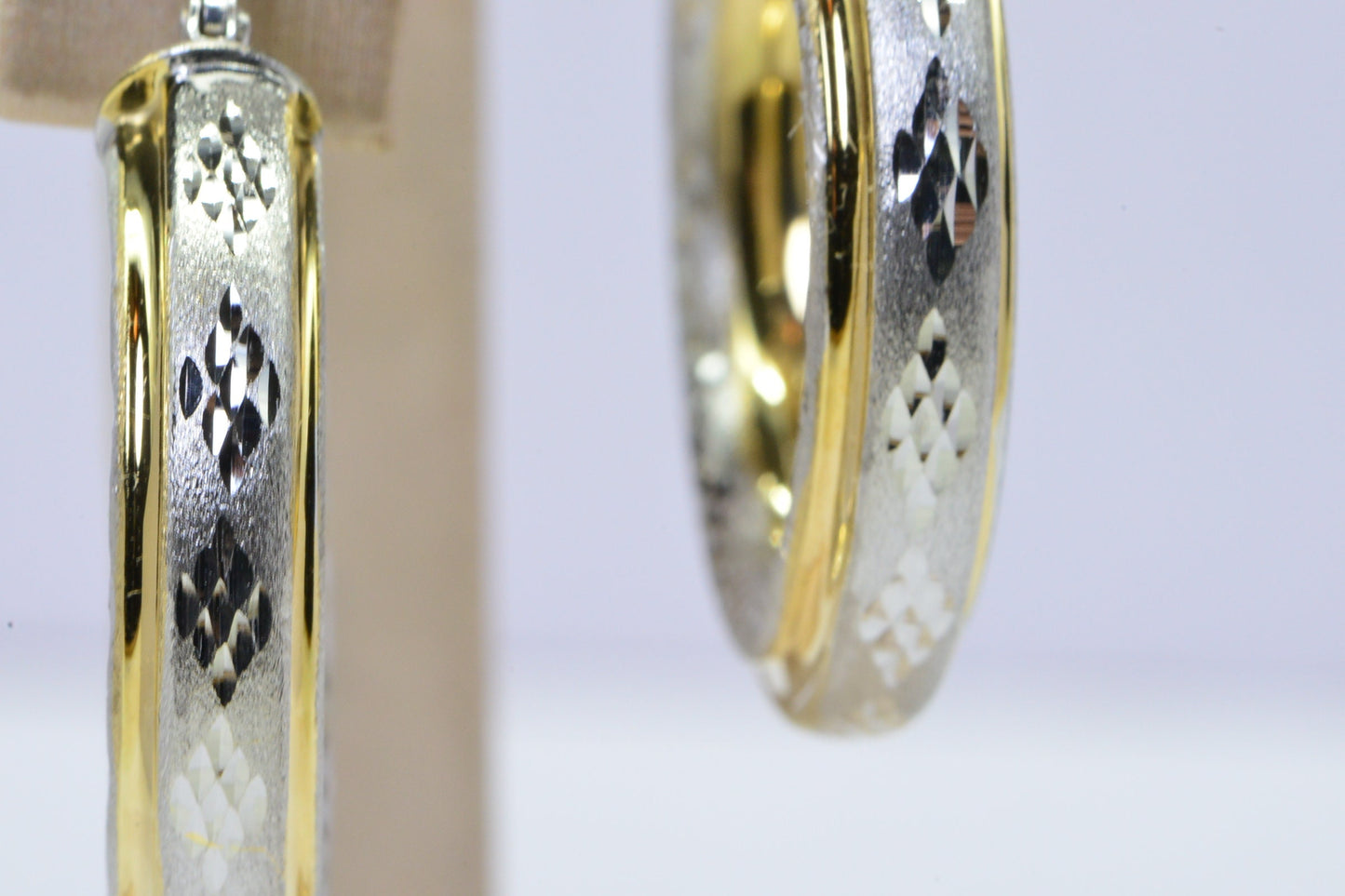 Vintage 14K Gold Hoop Earrings: Diamond Cut, Two-Tone Design
