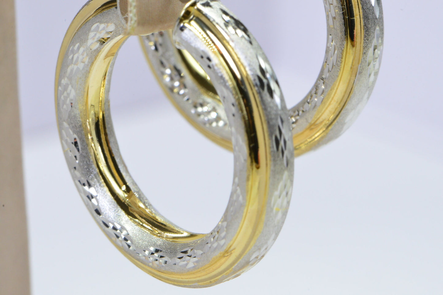 Vintage 14K Gold Hoop Earrings: Diamond Cut, Two-Tone Design