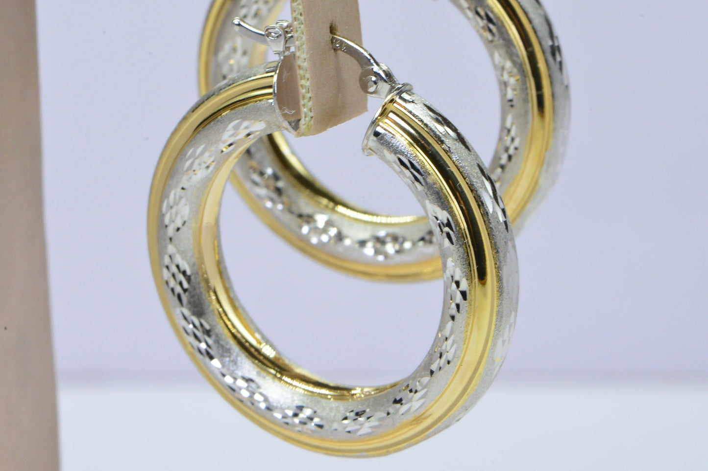 Vintage 14K Gold Hoop Earrings: Diamond Cut, Two-Tone Design