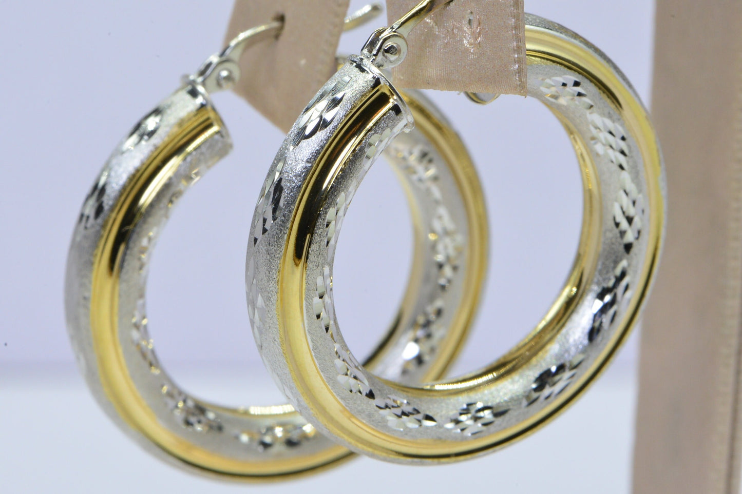 Vintage 14K Gold Hoop Earrings: Diamond Cut, Two-Tone Design