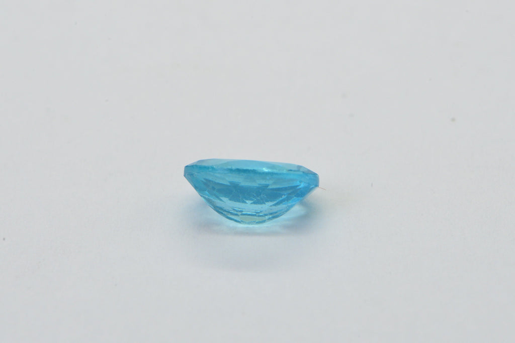 Aqua Blue Apatite Gemstone: Oval Faceted Mozambique Gem (8x6 mm)