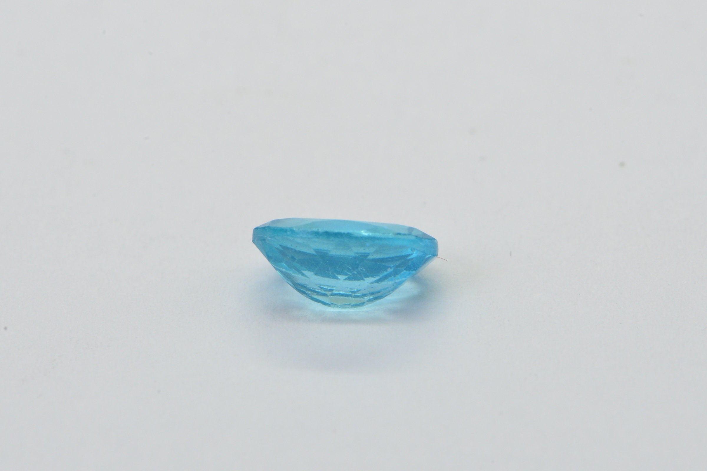 Aqua Blue Apatite Gemstone: Oval Faceted Mozambique Gem (8x6 mm)