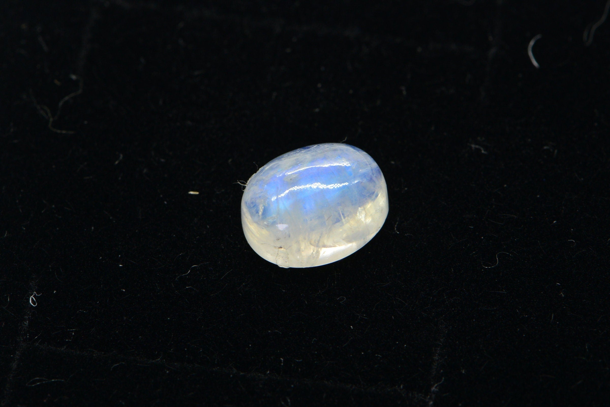 Moonstone Cabochon: Natural Oval Gemstone (9X7mm)