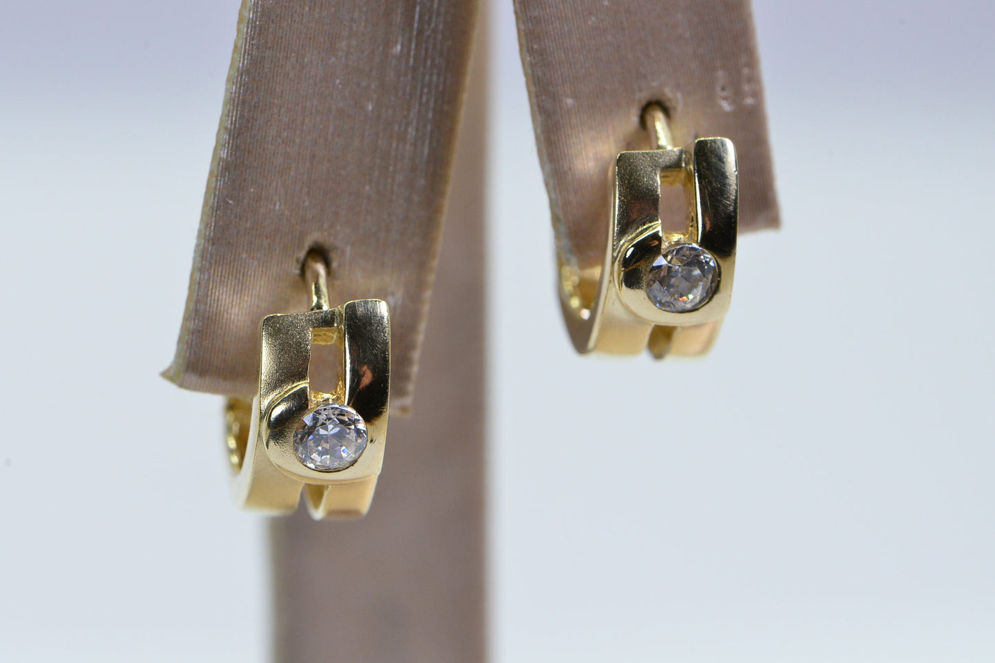 14K Yellow Gold Hoop Earrings: Vintage Unisex Simulated Diamond
