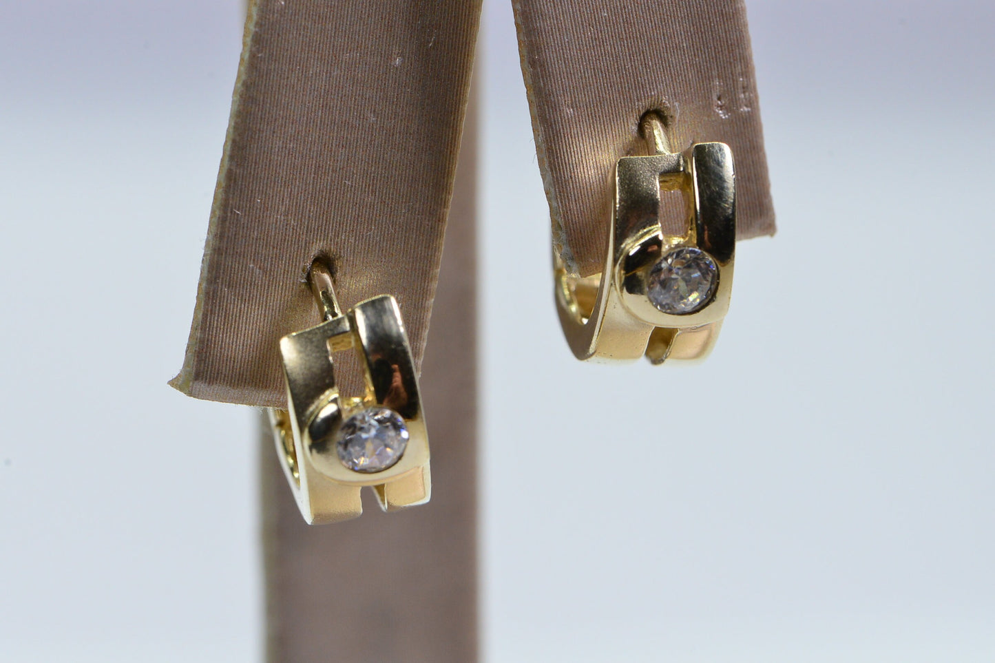 14K Yellow Gold Hoop Earrings: Vintage Unisex Simulated Diamond