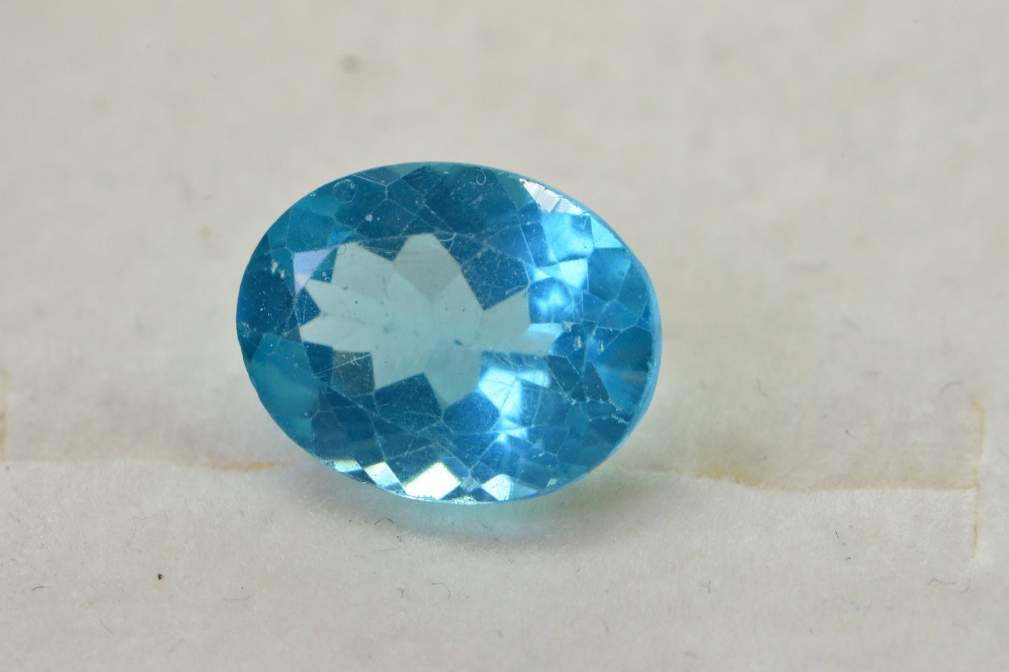 Aqua Blue Apatite Gemstone: Oval Faceted Mozambique Gem (8x6 mm)
