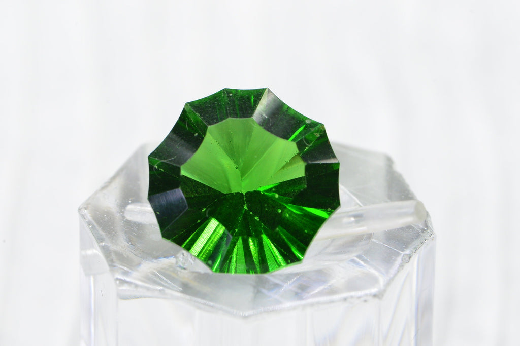 Synthetic Emerald Gemstone: 14mm Faceted Rond Pointed Back, May Birthstone