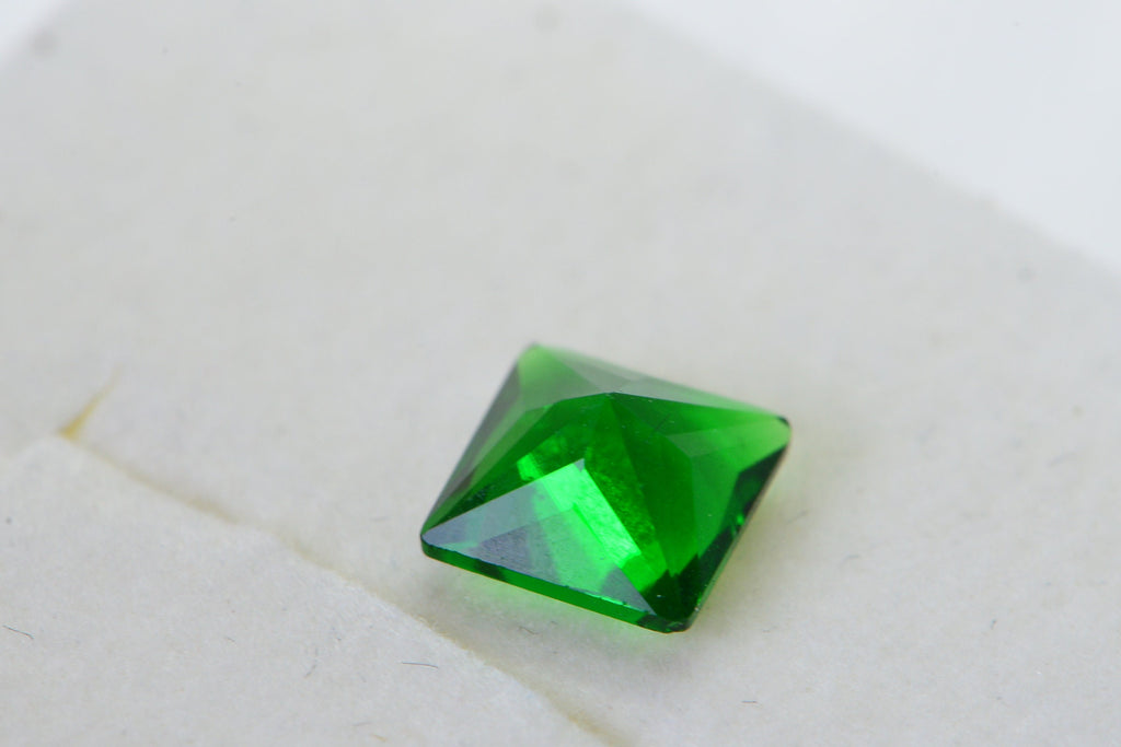 Synthetic Emerald Gemstone: Princess Cut 7mm May Birthstone