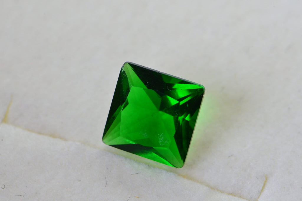 Synthetic Emerald Gemstone: Princess Cut 7mm May Birthstone