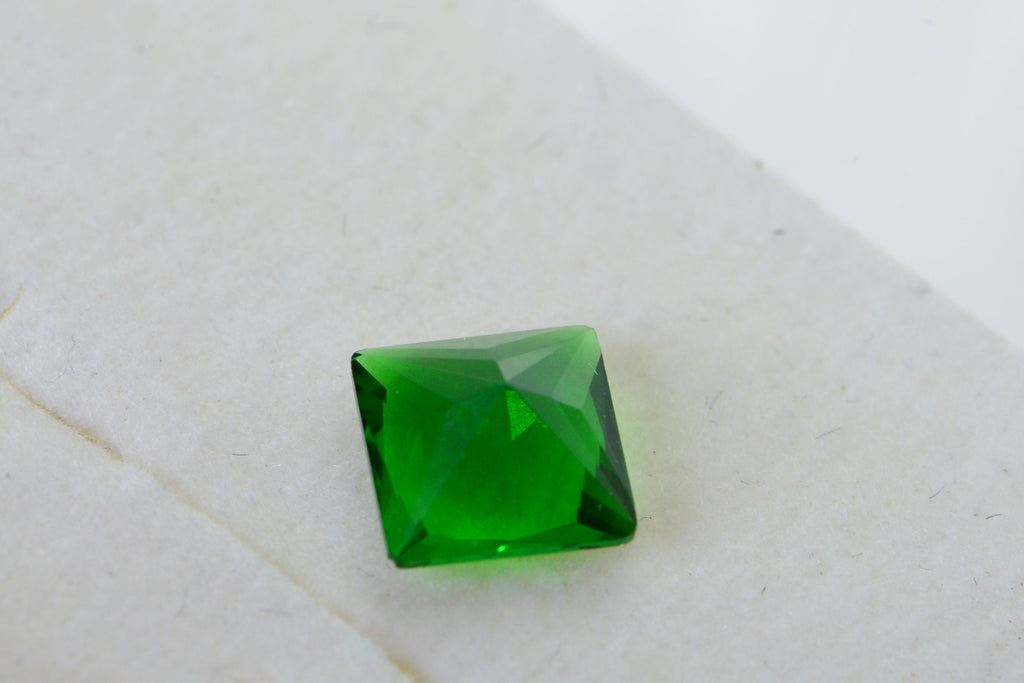 Synthetic Emerald Gemstone: Princess Cut 7mm May Birthstone