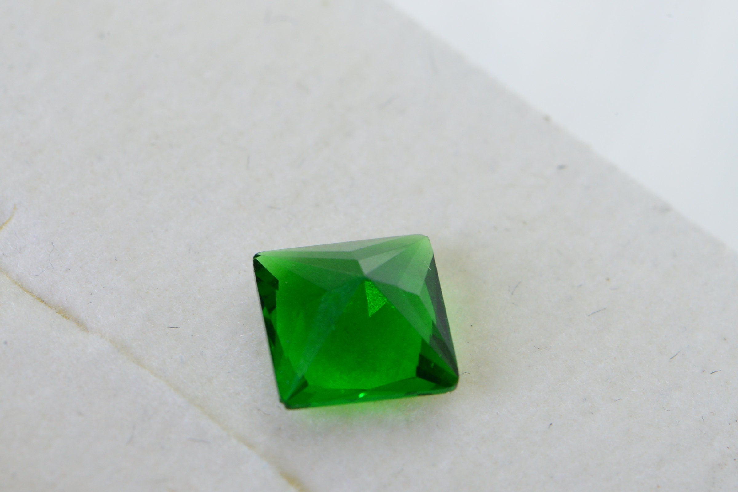 Synthetic Emerald Gemstone: Princess Cut 7mm May Birthstone
